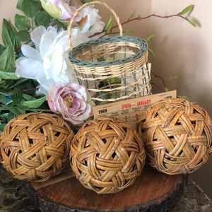 Hand Woven Natural Round Garlic/Shallot Ginger Basket & 3 rustic decor balls